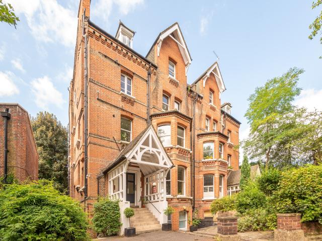 3 Bedrooms Flat for Rent in Fitzjohns Avenue | Foxtons
