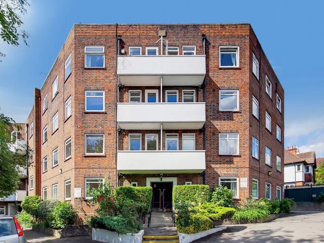 3 Bedrooms Flat for Rent in Kingston Hill | Foxtons