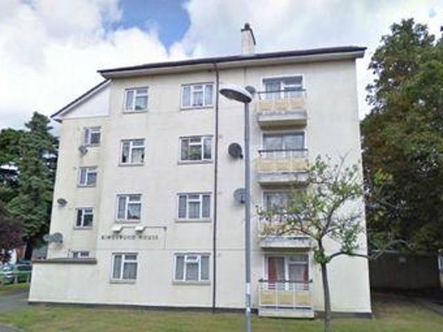 3 Bedrooms Flat for rent in Kingsnympton Park, Kingston Upon Thames KT2