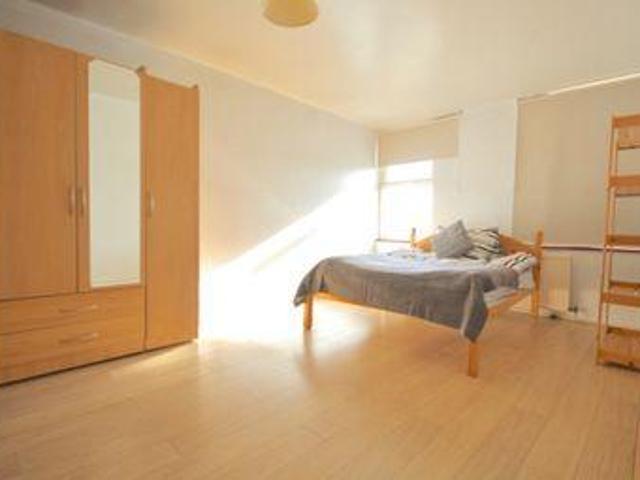 3 Bedrooms Flat for rent in Jack Clow Road, London E15