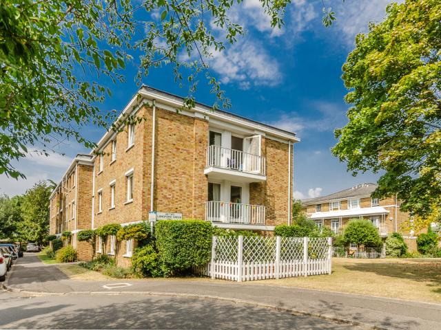 3 Bedrooms Flat for Rent in Langford Green | Foxtons