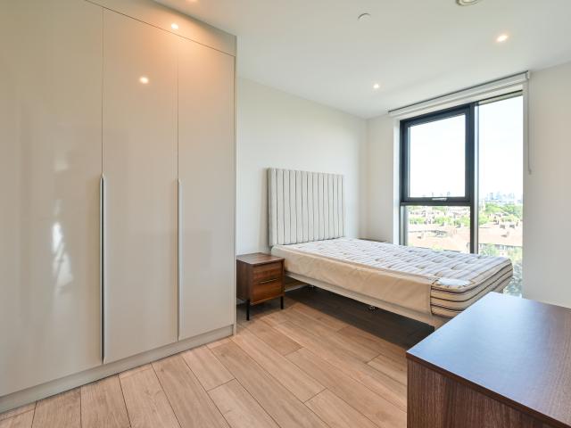 3 Bedrooms Flat for Rent in Momento Elephant & Castle | Foxtons