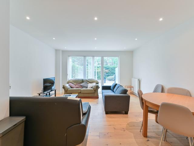 3 Bedrooms Flat for Rent in Minotaur House, Thunderer Walk | Foxtons