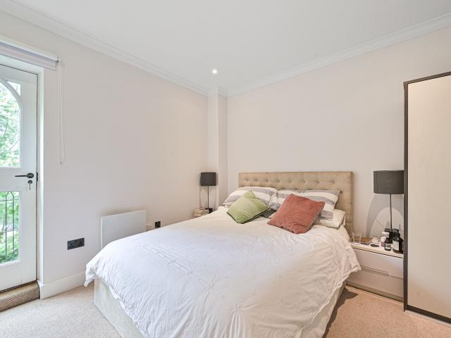 3 Bedrooms Flat for Rent in North End Way | Foxtons