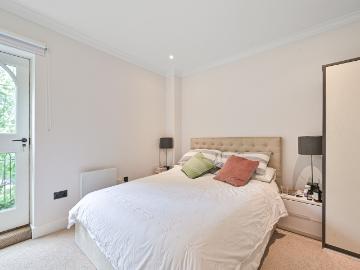 3 Bedrooms Flat for Rent in North End Way | Foxtons