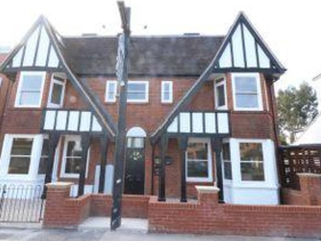 3 Bedrooms Flat for rent in New Wanstead, London E11