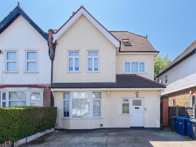 3 Bedrooms Flat for Rent in St Johns Road | Foxtons