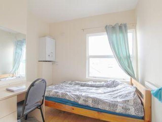 3 Bedrooms Flat for rent in Surbiton Road, Kingston Upon Thames, Surrey KT1