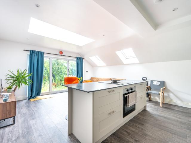 3 Bedrooms Flat for Rent in Palermo Road, NW10 | Foxtons