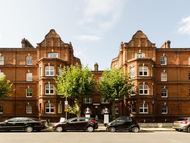 3 Bedrooms Flat for Rent in Queens Club Gardens | Foxtons