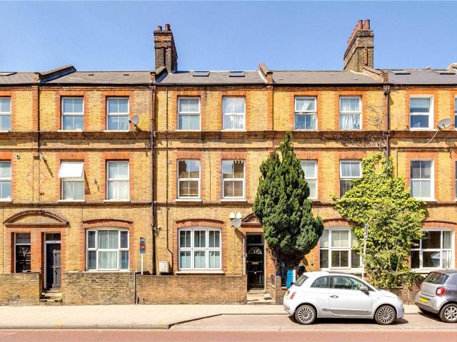 3 Bedrooms Flat for Rent in Queenstown Road | Foxtons