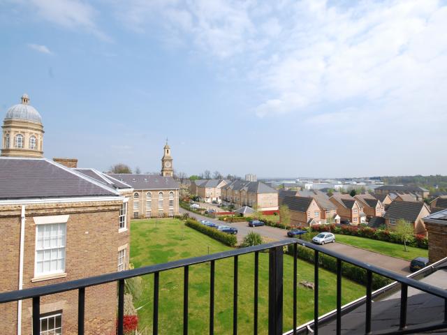 3 Bedrooms Flat for Rent in Royal Drive | Foxtons