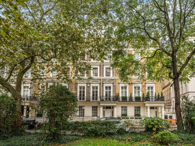 3 Bedrooms Flat for Rent in Rutland Gate | Foxtons