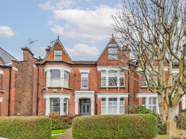 3 Bedrooms Flat for Rent in Talbot Road | Foxtons