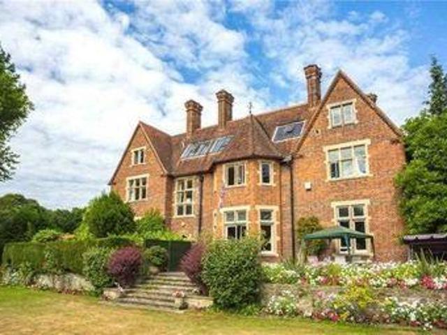 3 Bedrooms Flat for rent in The Prescotts, Old Rectory Lane, Denham UB9