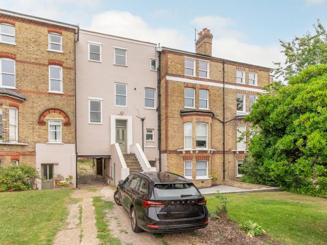 3 Bedrooms Flat for Rent in Thornton Hill | Foxtons