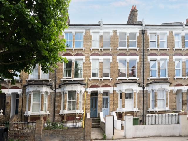 3 Bedrooms Flat for Rent in Trafalgar Avenue | Foxtons