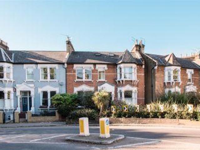 3 Bedrooms Flat for rent in Upper Tollington Park, London N4