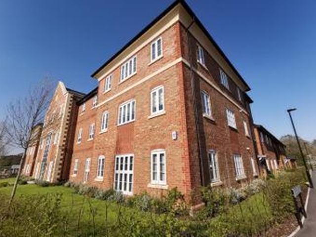 3 Bedrooms Flat for sale in Ferard Corner, Warfield RG42