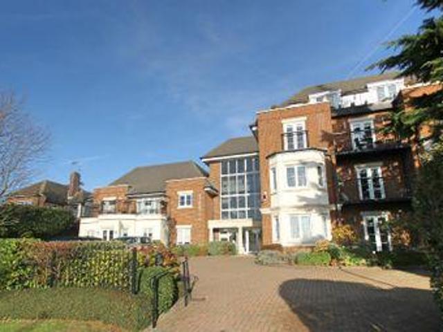 3 Bedrooms Flat for sale in Heath End Court, Hive Road, Bushey Heath, Bushey WD23