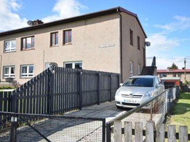 3 Bedrooms Flat for sale in Loch Leven Terrace, Kelty KY4