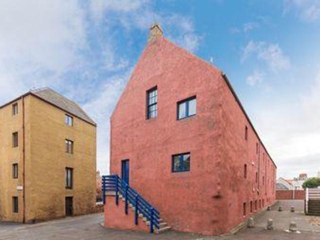 3 Bedrooms Flat for sale in Lamer Street, Dunbar EH42