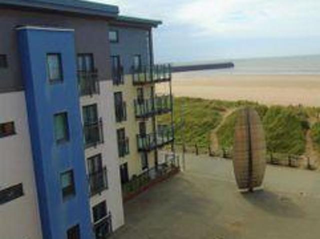 3 Bedrooms Flat for sale in St Christophers Court, Marina, Swansea SA1
