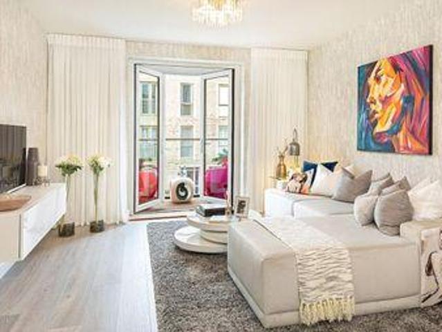 3 Bedrooms Flat for sale in ´´Pascal Square´´ at Coxwell Boulevard, Edgware NW9