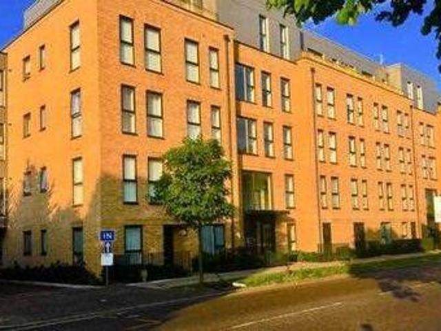 3 Bedrooms Flat for sale in Ruislip Road, Greenford UB6