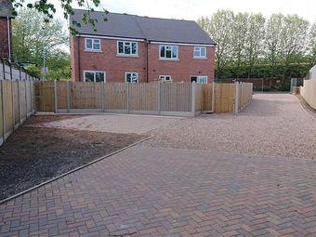 3 Bedrooms for rent in Broad Lanes, Bilston WV14