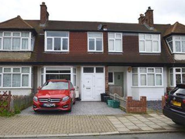 3 Bedrooms for rent in Hillcrest Road, Downham, Bromley BR1