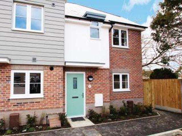 3 Bedrooms for rent in Kings Close, Yapton BN18
