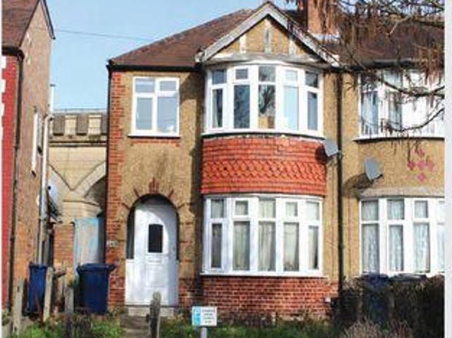 3 Bedrooms for sale in Conway Crescent, Perivale, Greenford UB6