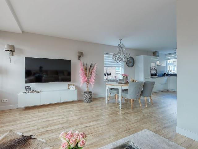 3 bedrooms Ground floor and upstairs apartment Surface Area: 105m2