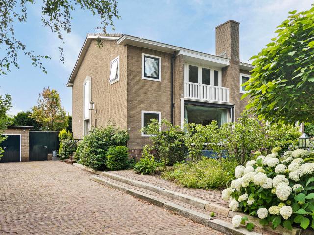 3 bedrooms Huurwoning Surface Area: 159m2