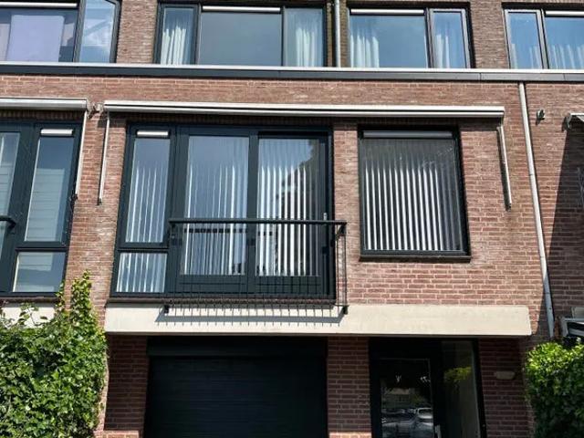 3 bedrooms Huurwoning Surface Area: 180m2