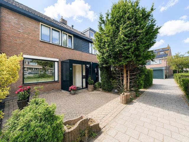 3 bedrooms Huurwoning Surface Area: 131m2