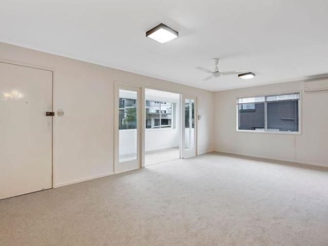 3 bedrooms home that next to Springwood shopping centre