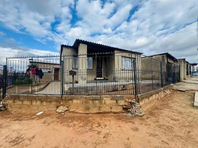 3 bedrooms house on the market in di.