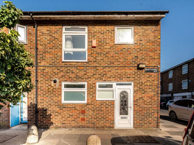 3 Bedrooms House end of terrace for Rent in Kempt Street | Foxtons