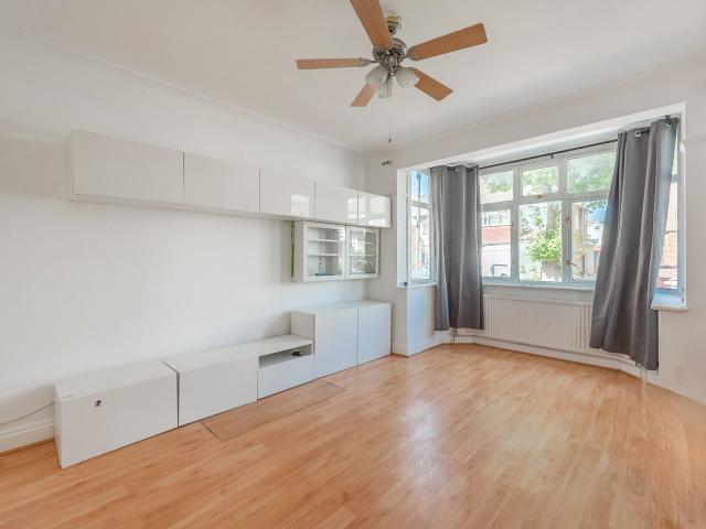 3 Bedrooms House for Rent in Montpelier Rise | Foxtons