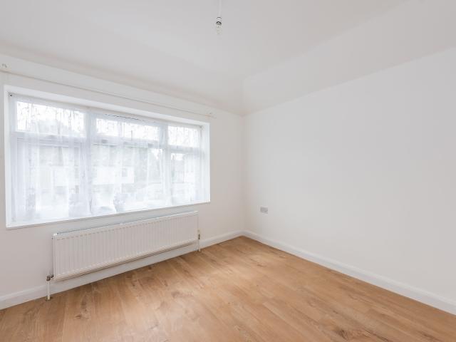 2 Bedrooms House for Rent in Berry Way | Foxtons