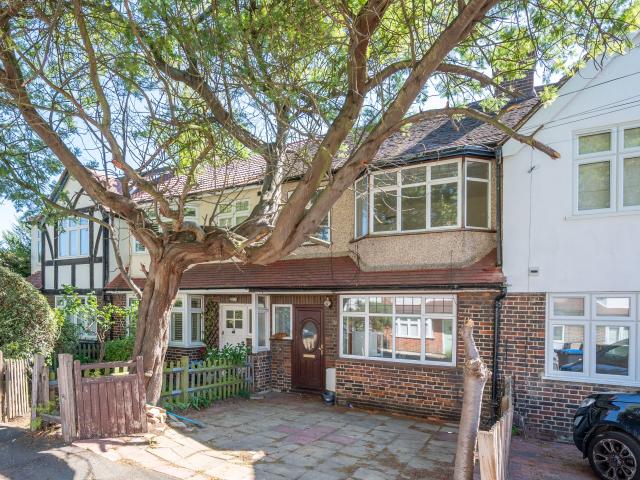 3 Bedrooms House for Rent in Christchurch Close | Foxtons