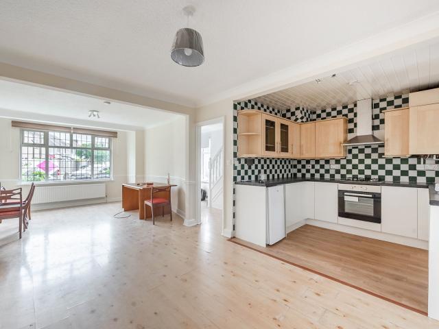 3 Bedrooms House for Rent in Danemead Grove | Foxtons