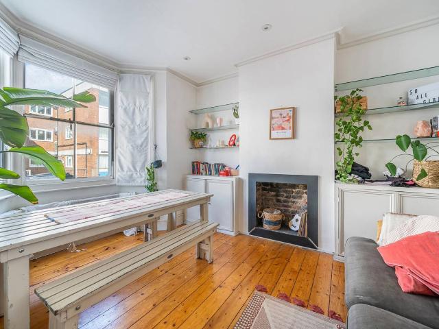 3 Bedrooms House for Rent in Estcourt Road | Foxtons