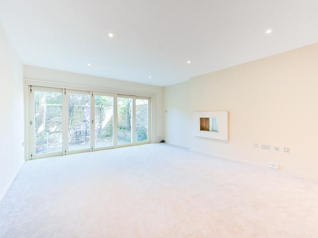3 Bedrooms House for Rent in Grove Place | Foxtons