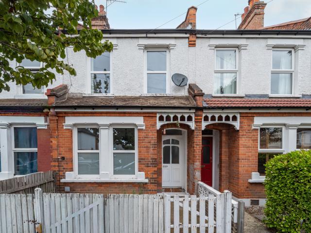 3 Bedrooms House for Rent in Tylecroft Road | Foxtons
