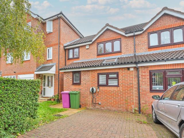 3 Bedrooms House for Rent in Telegraph Place | Foxtons