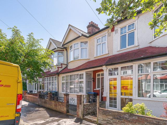3 Bedrooms House for Rent in Upwood Road | Foxtons