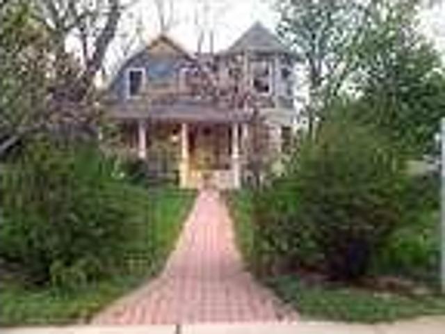 3 Bedrooms house located in beautiful Glen Ellyn